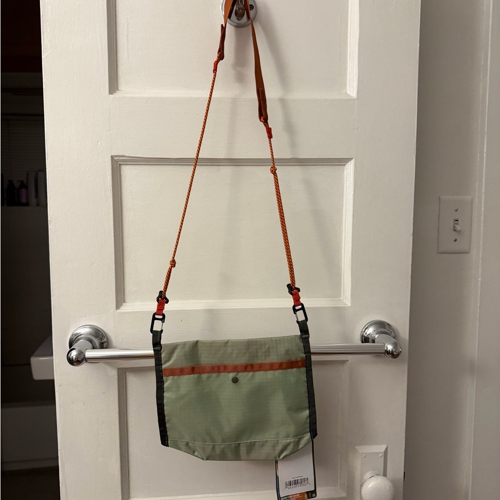 Lista 2L Lightweight Crossbody Bag-Cada Dia - Picture 3 of 6